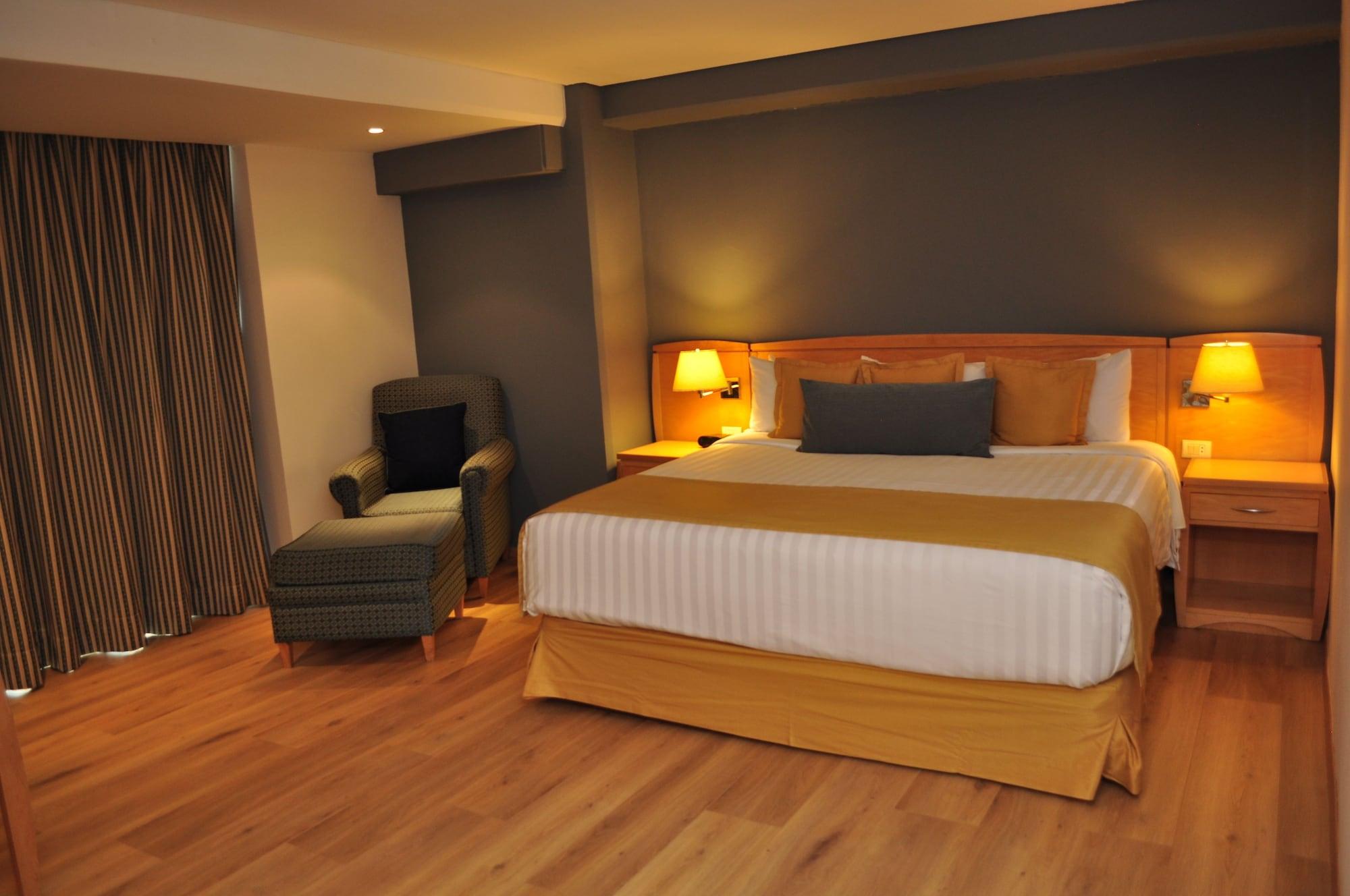 Radisson Paraiso Hotel Мехико Экстерьер фото A room at the hotel