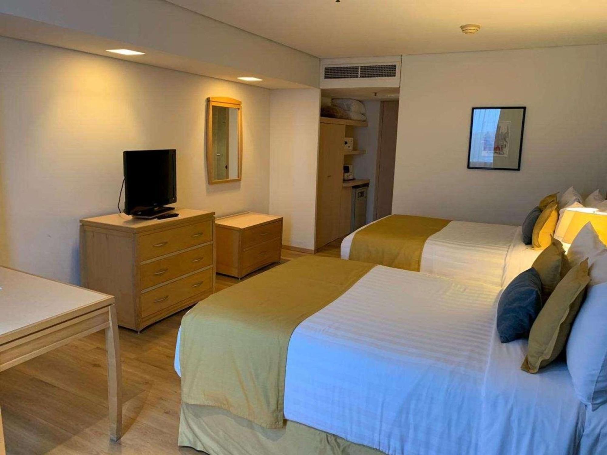 Radisson Paraiso Hotel Мехико Экстерьер фото A room at the hotel