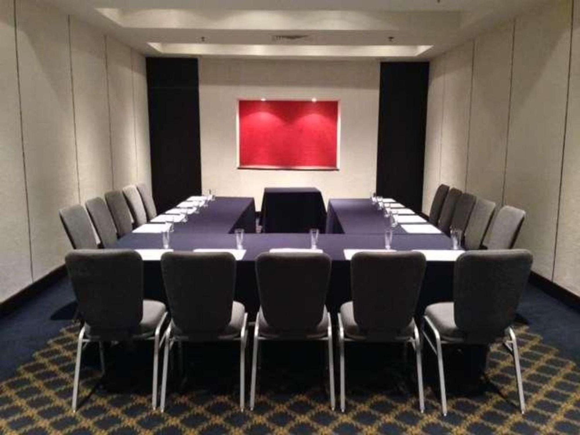 Radisson Paraiso Hotel Мехико Экстерьер фото A meeting room at the hotel