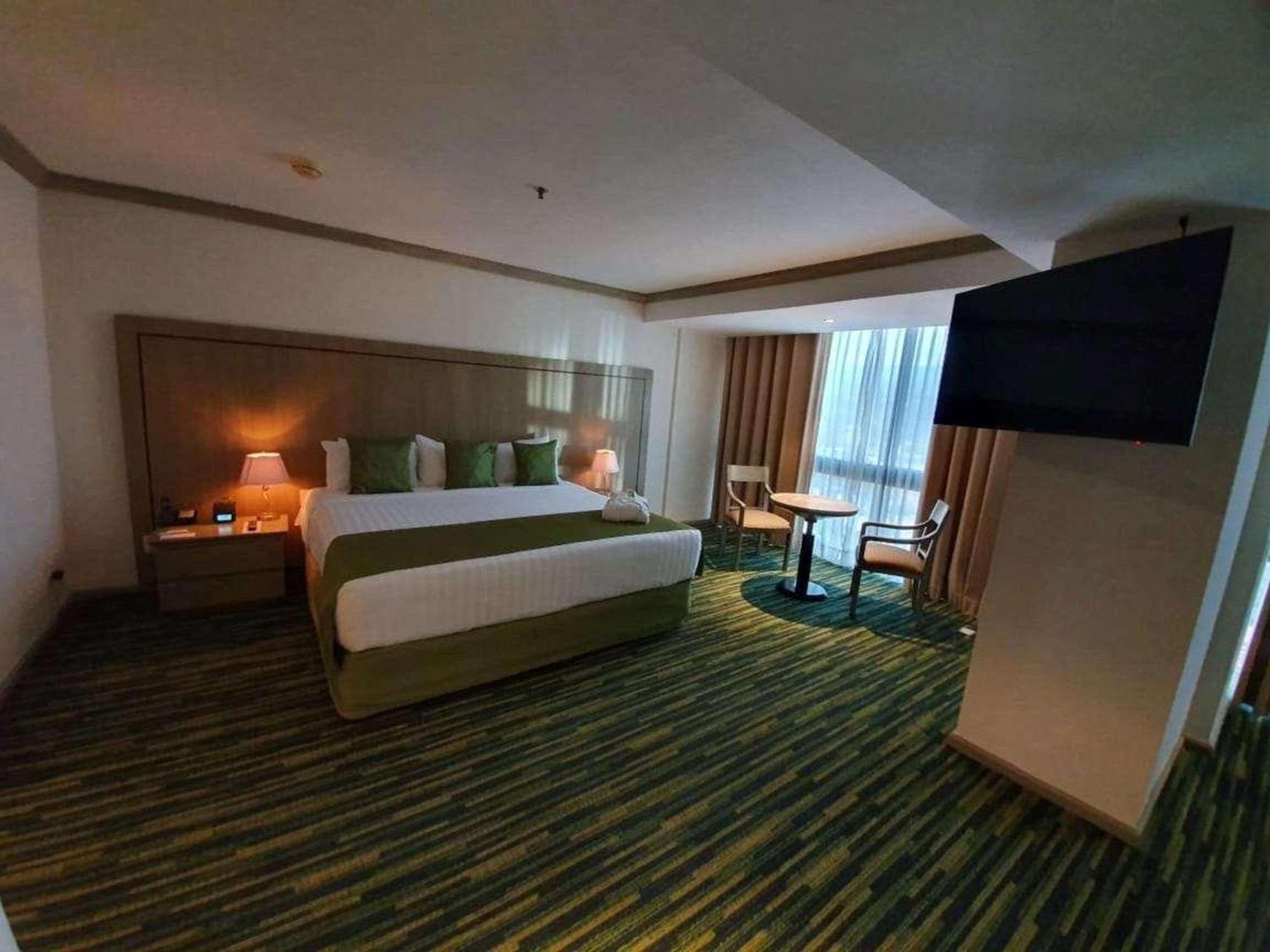 Radisson Paraiso Hotel Мехико Экстерьер фото A room at the hotel