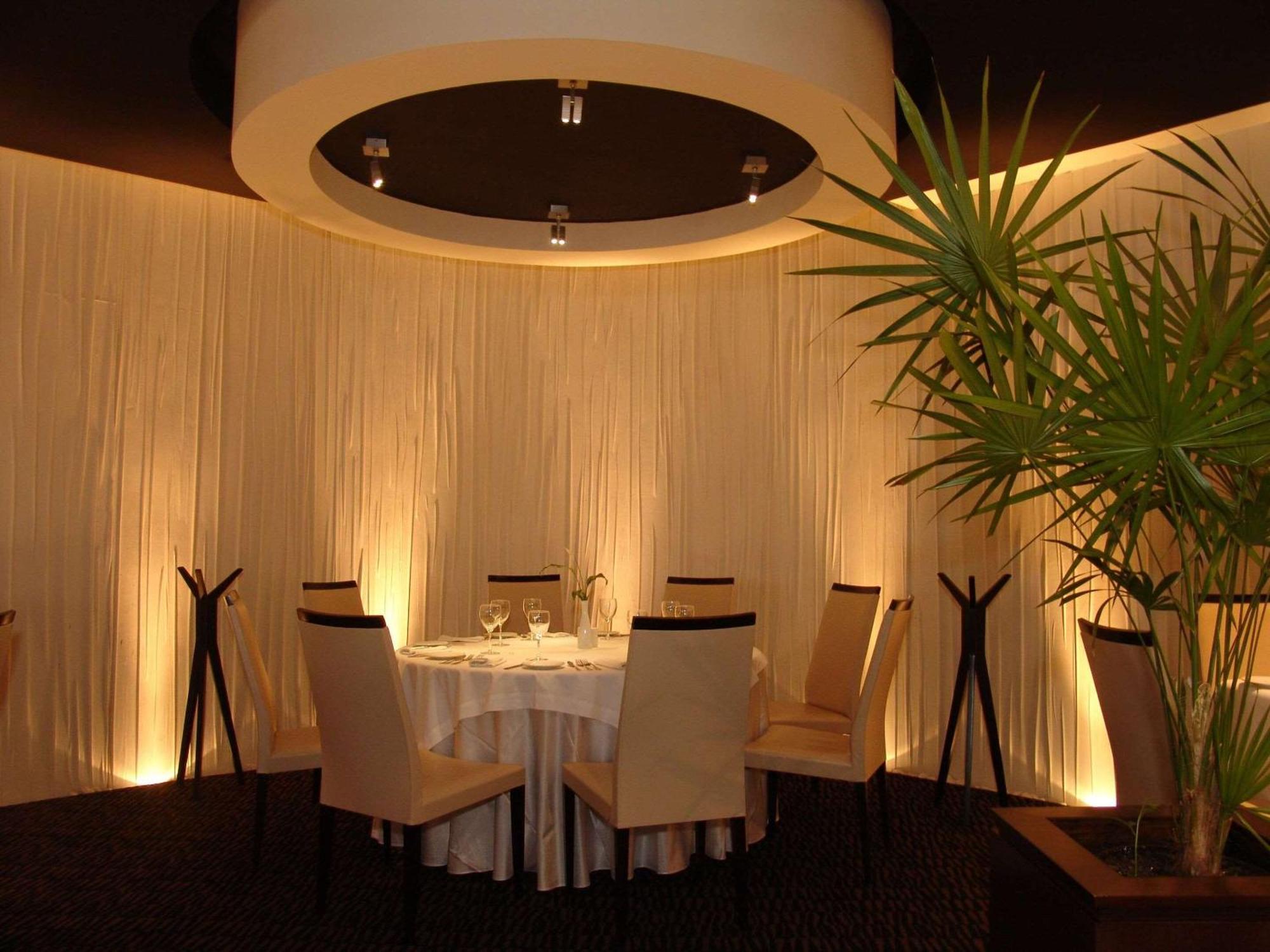 Radisson Paraiso Hotel Мехико Экстерьер фото Restaurant "La Table d'Or"