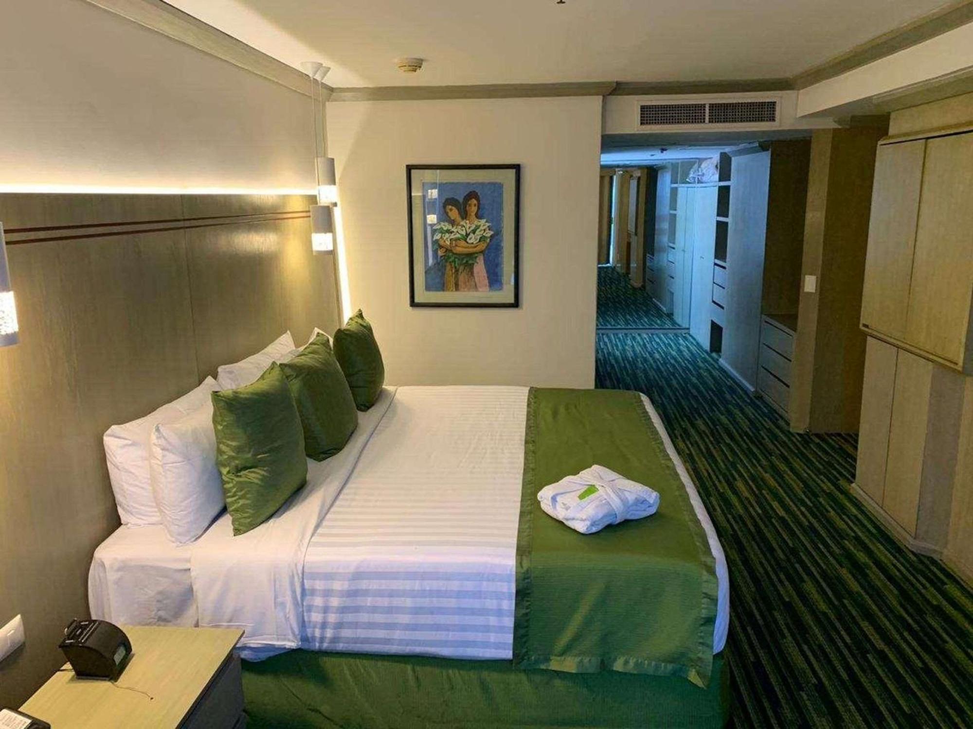 Radisson Paraiso Hotel Мехико Экстерьер фото A room at the hotel