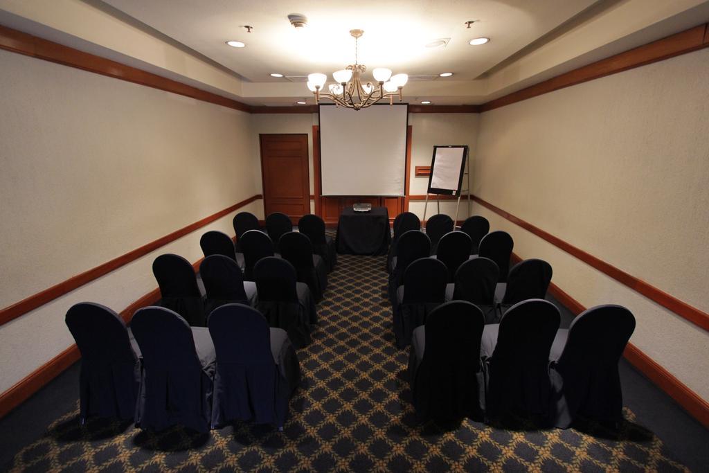 Radisson Paraiso Hotel Мехико Экстерьер фото A typical meeting room
