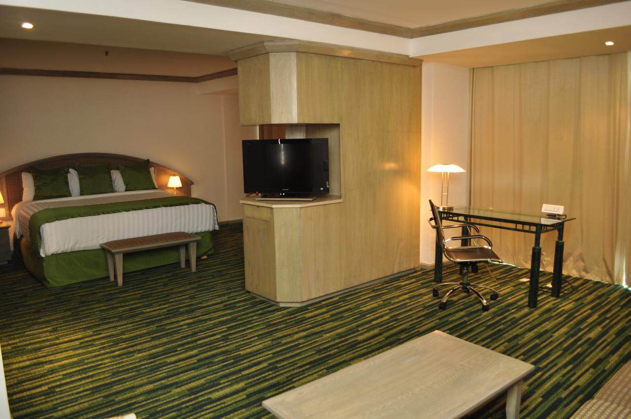 Radisson Paraiso Hotel Мехико Экстерьер фото A room at the hotel