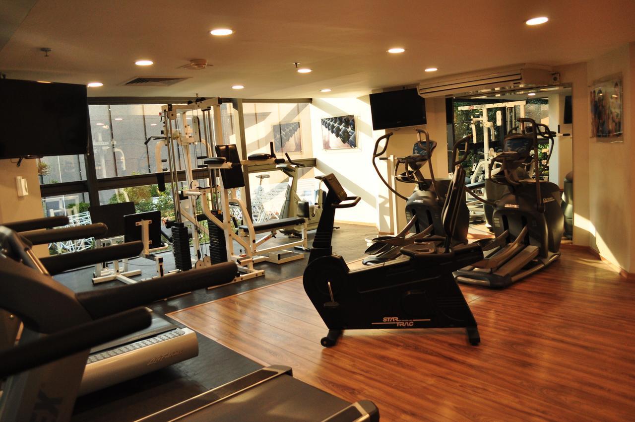 Radisson Paraiso Hotel Мехико Экстерьер фото The gym at the hotel