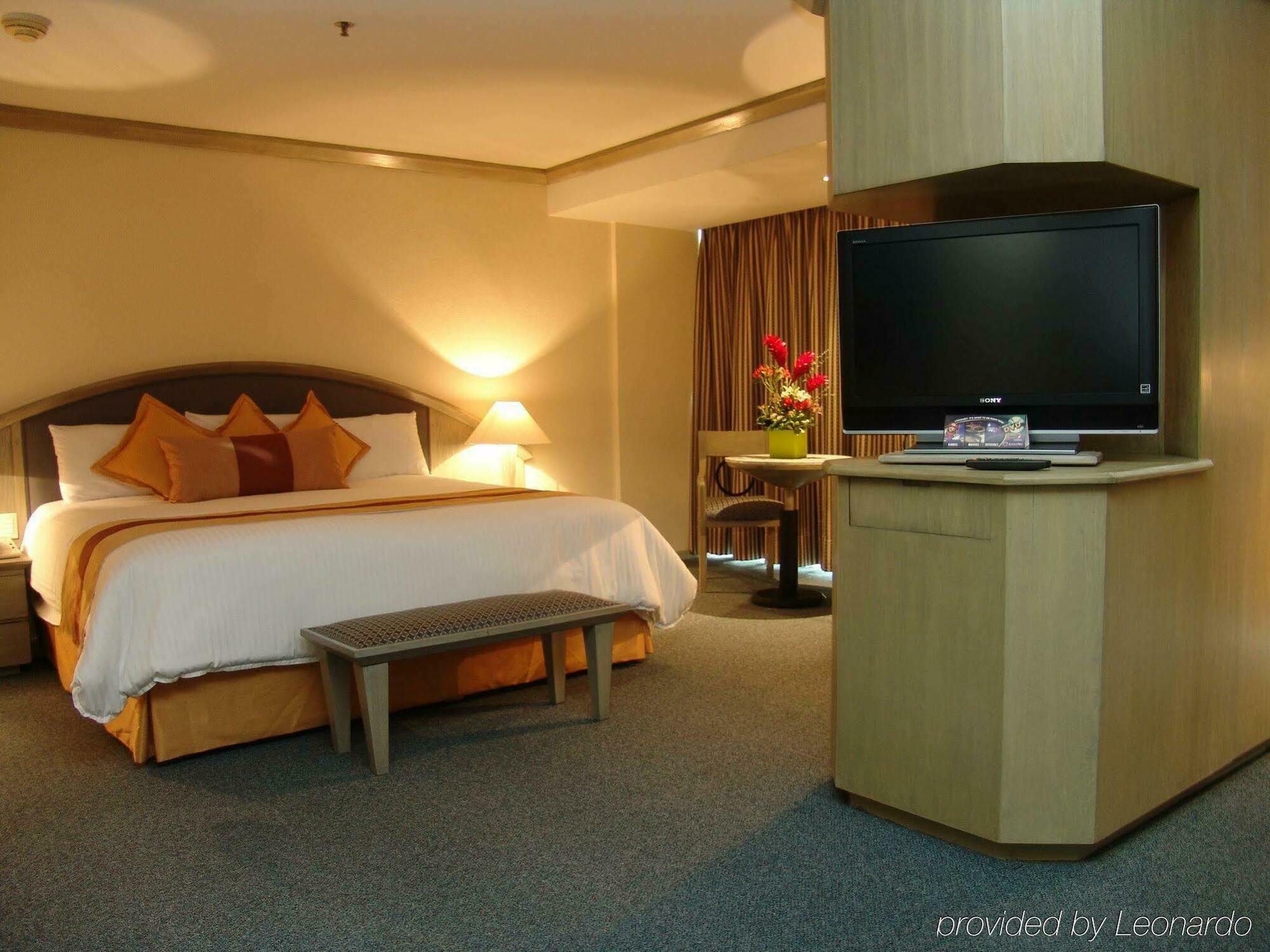 Radisson Paraiso Hotel Мехико Экстерьер фото A room at the hotel